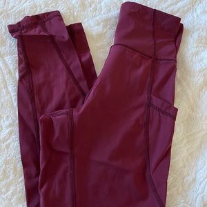 Burgundy leggings with side pockets and mesh on calves